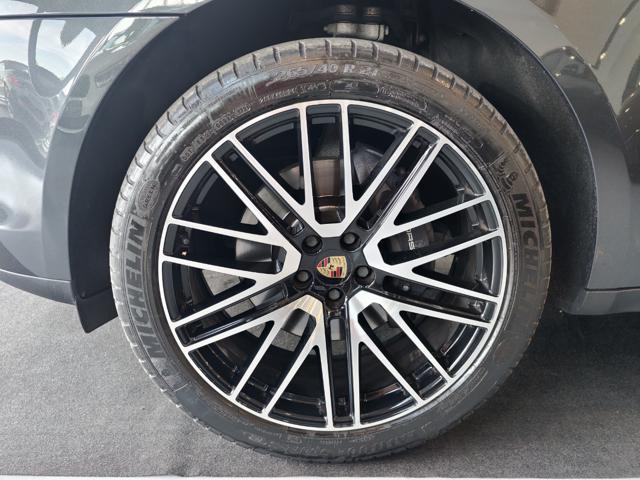 PORSCHE Macan usata, con Boardcomputer