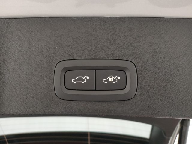 VOLVO XC40 usata, con Portellone posteriore elettrico
