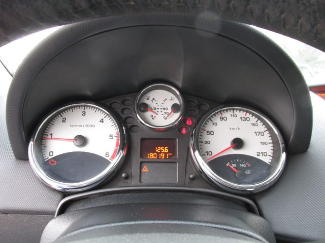 PEUGEOT 207 usata, con Boardcomputer