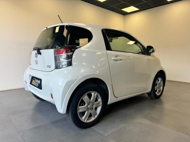 TOYOTA iQ usata 22