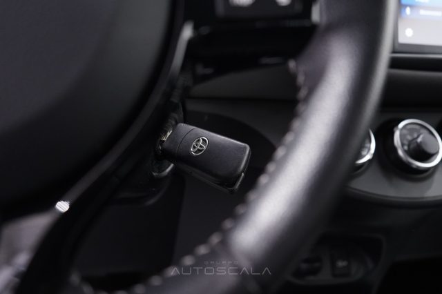 TOYOTA Yaris usata, con USB