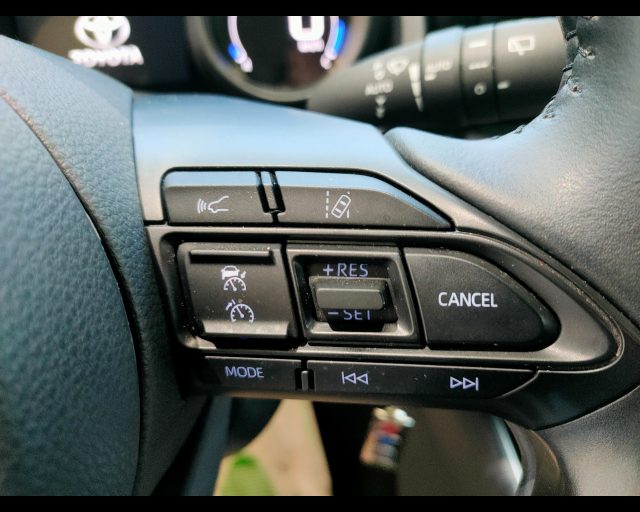 TOYOTA Yaris usata, con Luci diurne LED