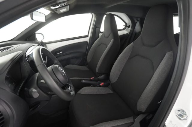 TOYOTA Aygo X usata 8