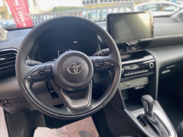 TOYOTA Yaris Cross usata, con Autoradio