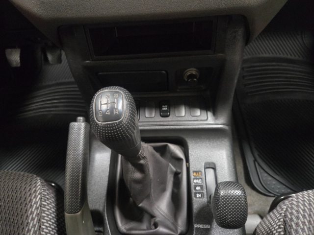 MITSUBISHI Pajero usata 23