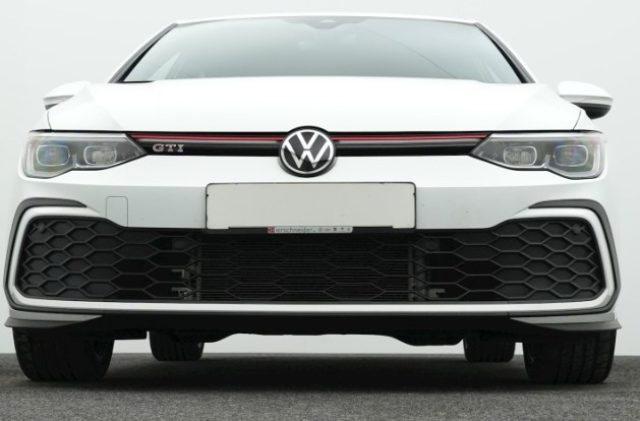 VOLKSWAGEN Golf usata, con Airbag testa
