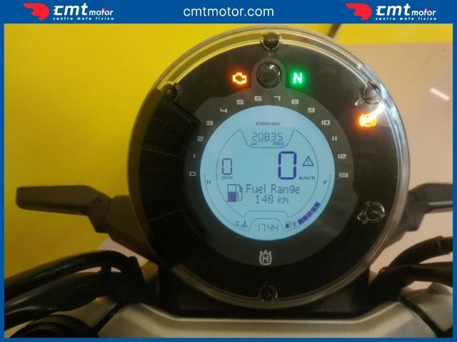 HUSQVARNA Svartpilen 401 usata 4