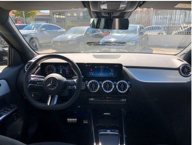 MERCEDES-BENZ GLA 200 usata, con Bracciolo