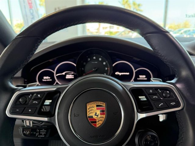 PORSCHE Cayenne usata, con USB