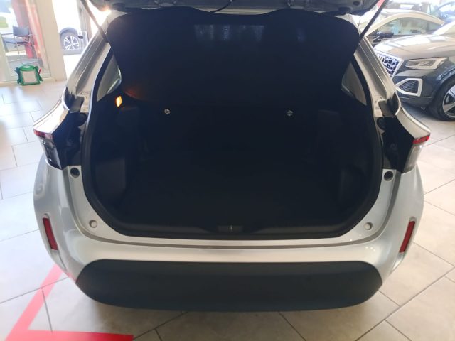 TOYOTA Yaris Cross usata, con Sedile posteriore sdoppiato