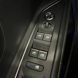 PEUGEOT 3008 usata, con Volante multifunzione