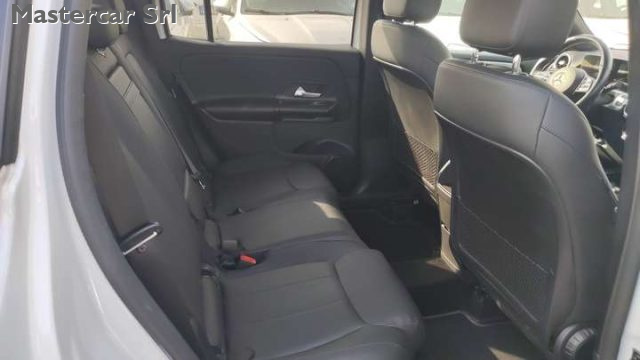 MERCEDES-BENZ GLB 200 usata, con Chiusura centralizzata