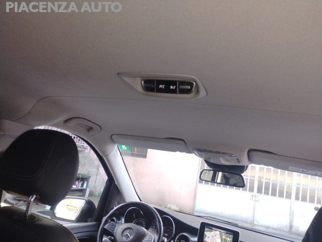MERCEDES-BENZ V 220 usata, con Cronologia tagliandi