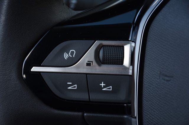 PEUGEOT 208 usata, con Touch screen