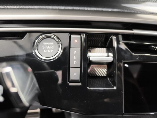 PEUGEOT 3008 usata, con Volante in pelle