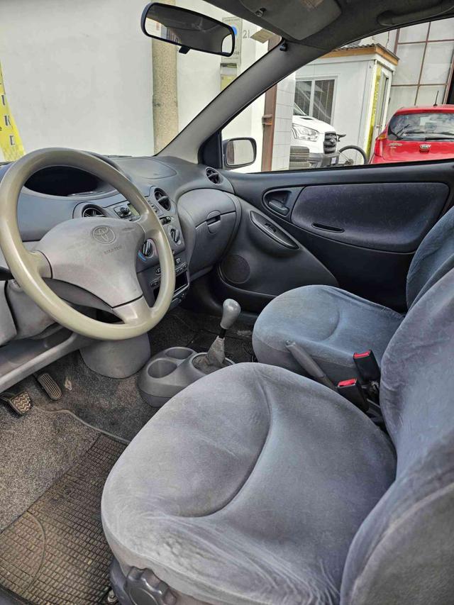 TOYOTA Yaris usata, con Sedile posteriore sdoppiato