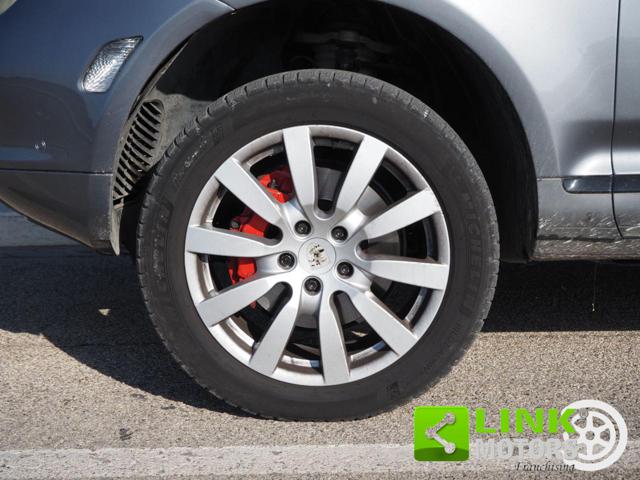 PORSCHE Cayenne usata, con Sensori di parcheggio anteriori