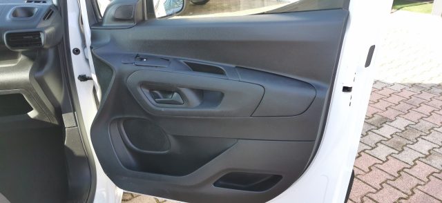 OPEL Combo usata, con Freno di stazionamento elettrico