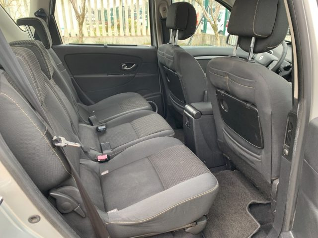 RENAULT Scenic usata, con Controllo automatico clima
