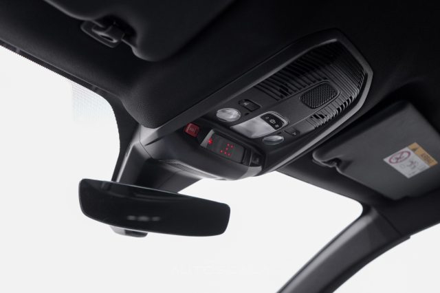 PEUGEOT 5008 usata, con Fari LED