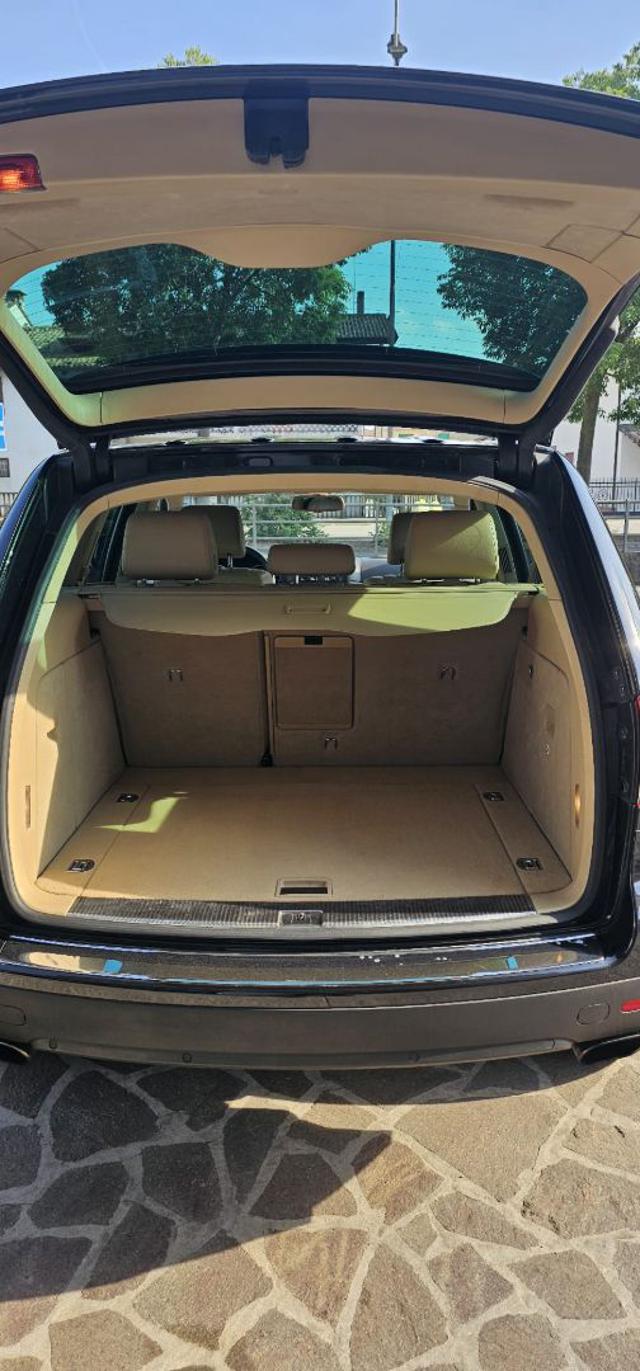 VOLKSWAGEN Touareg usata, con Autoradio