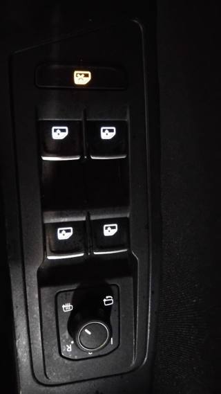 VOLKSWAGEN T-Roc usata, con Autoradio digitale