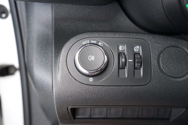 OPEL Combo usata, con Luci diurne