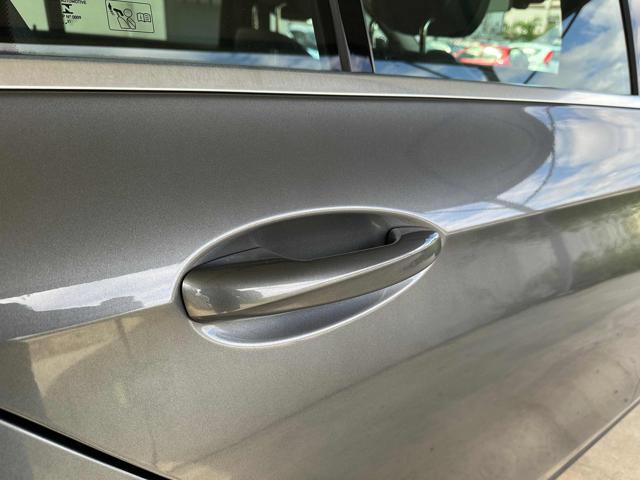 MERCEDES-BENZ E 200 usata, con Sistema di parcheggio automatico