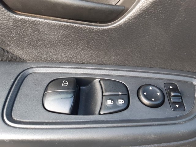 NISSAN Micra usata, con USB