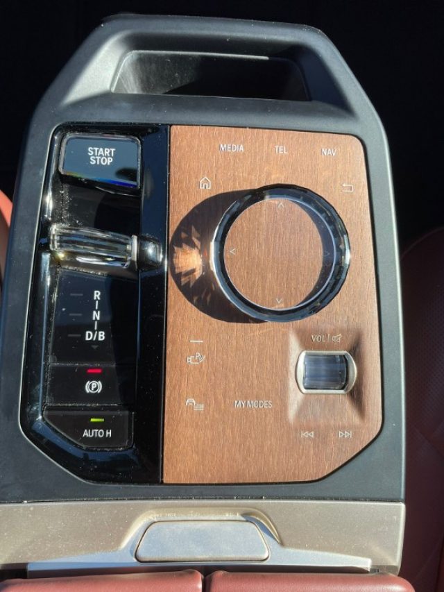 BMW iX usata, con Specchietti laterali elettrici
