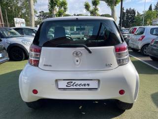 TOYOTA iQ usata, con Autoradio