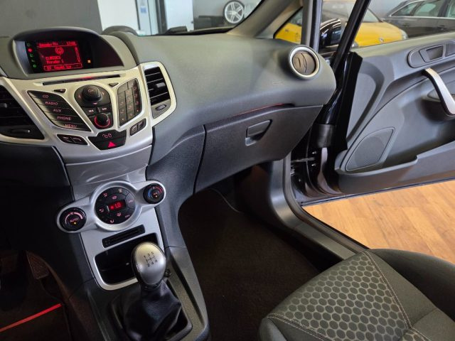 FORD Fiesta usata, con Specchietti laterali elettrici