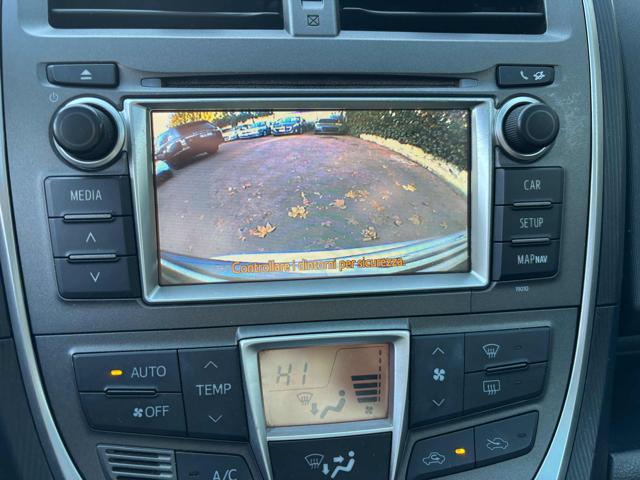 TOYOTA Verso-S usata, con Controllo automatico clima