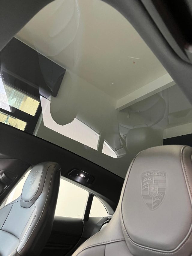 PORSCHE Taycan usata, con Touch screen