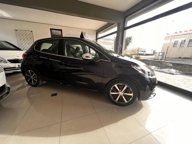 PEUGEOT 208 usata, con Airbag