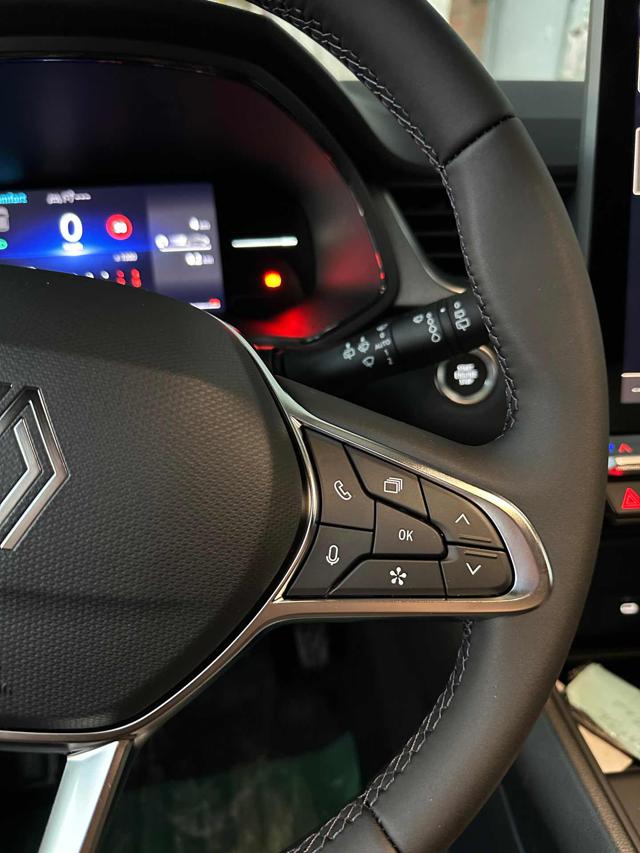 RENAULT Captur usata, con Volante in pelle