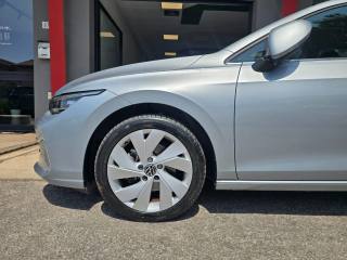 VOLKSWAGEN Golf usata, con Touch screen