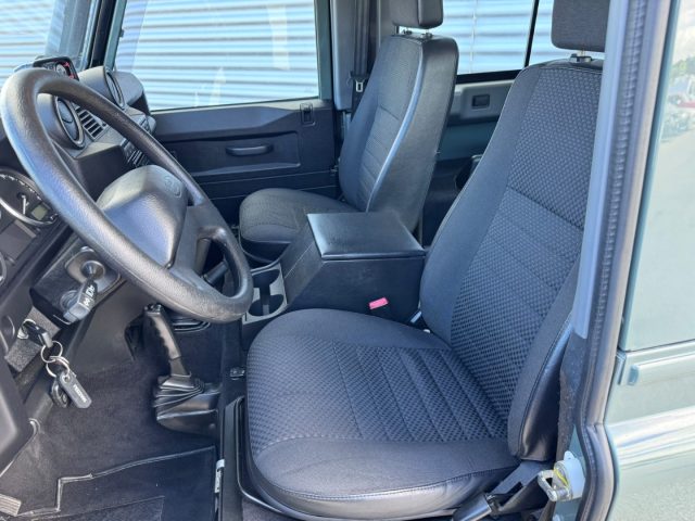 LAND ROVER Defender usata, con USB