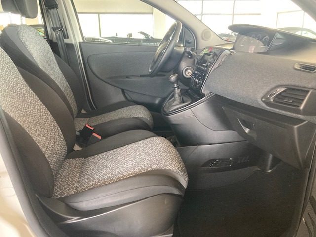 LANCIA Ypsilon usata, con ESP