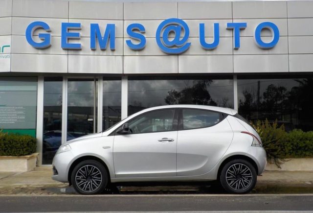 LANCIA Ypsilon usata, con MP3