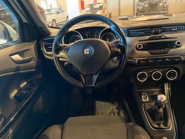 ALFA ROMEO Giulietta usata, con Autoradio