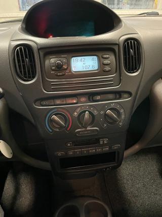 TOYOTA Yaris usata 9