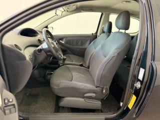 TOYOTA Yaris usata 13