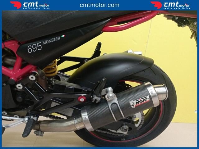 DUCATI Monster 695 usata 9