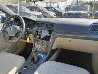 VOLKSWAGEN Golf Variant usata, con USB