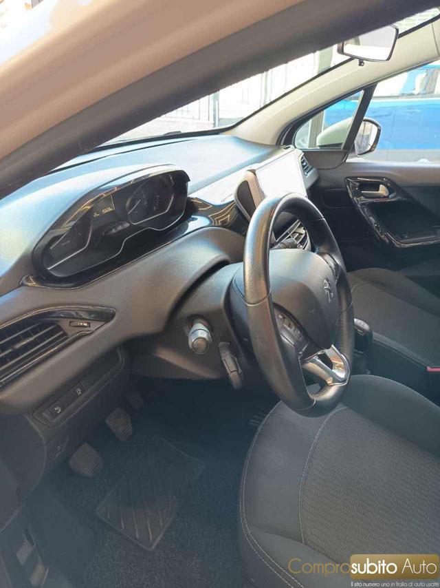 PEUGEOT 208 usata, con Sedile posteriore sdoppiato