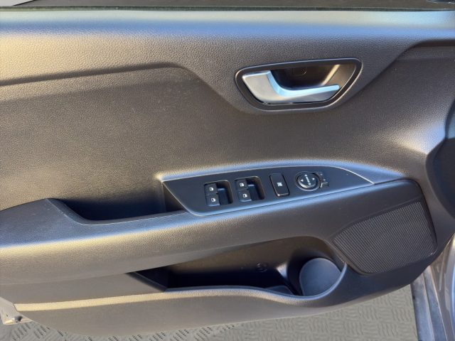 KIA Stonic usata, con Autoradio digitale