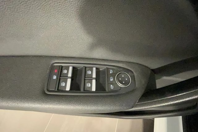 RENAULT Captur usata, con Touch screen