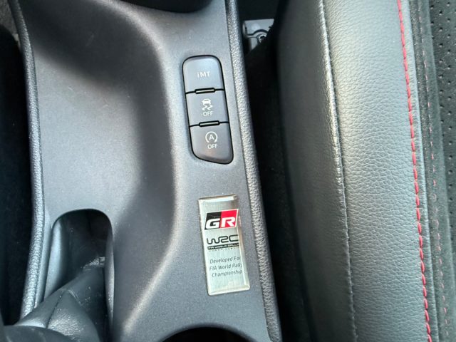 TOYOTA Yaris usata, con Volante in pelle