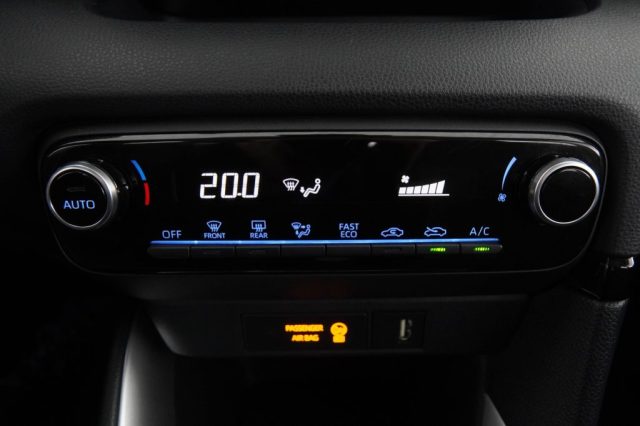TOYOTA Yaris usata 13
